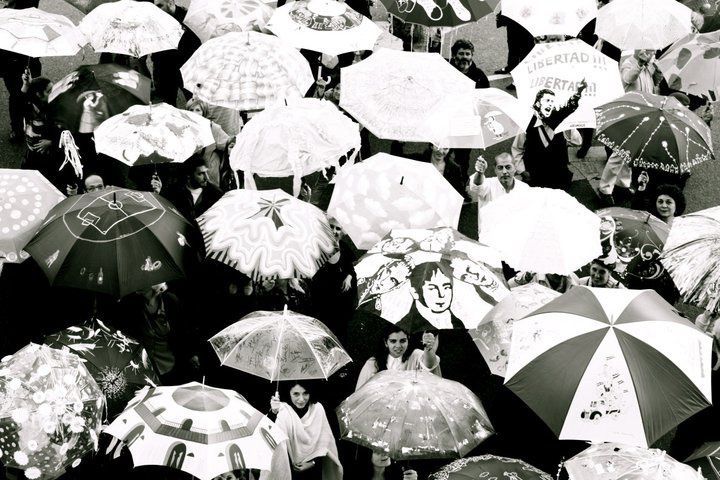 LUCIA TORRES «Paraguas del Cabildo en el Bicentenario» - Año 2011