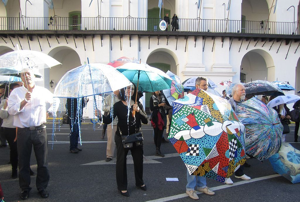 LUCIA TORRES «Paraguas del Cabildo en el Bicentenario» Año 2011