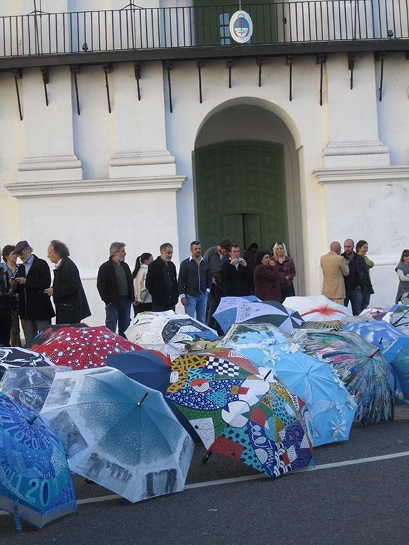LUCIA TORRES «Paraguas del Cabildo en el Bicentenario» Año 2011