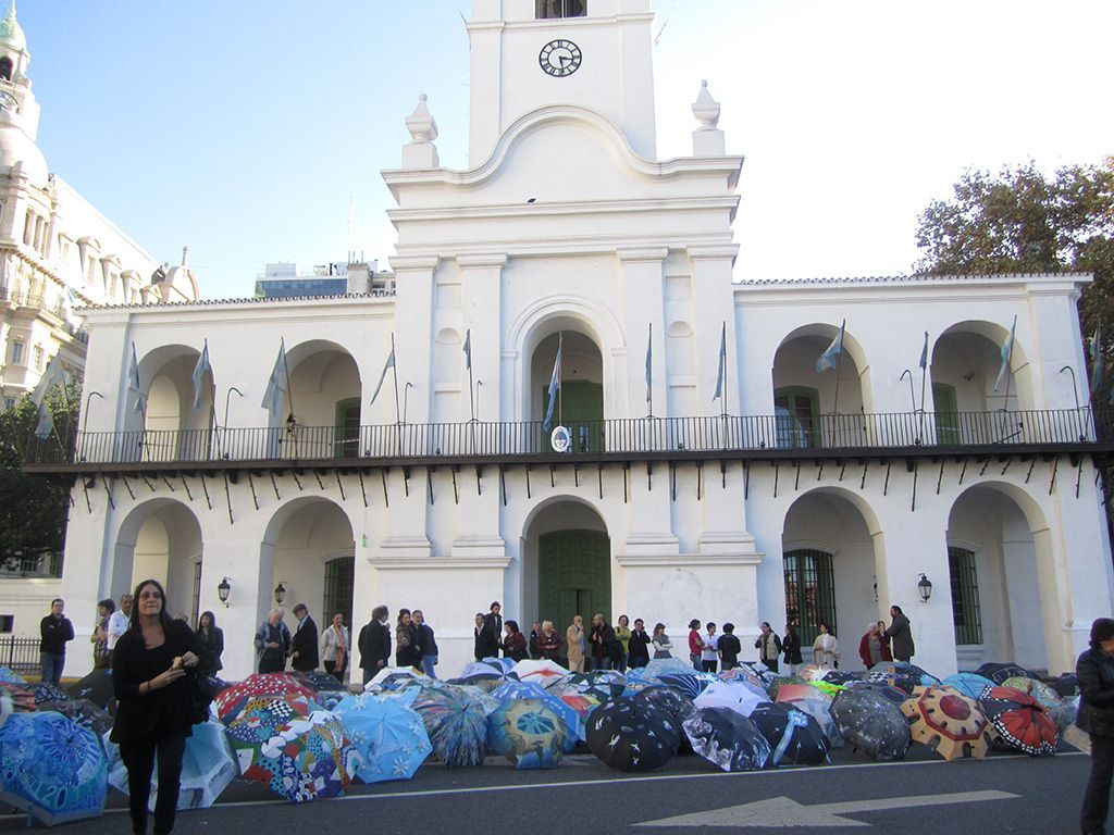 LUCIA TORRES «Paraguas del Cabildo en el Bicentenario» Año 2011