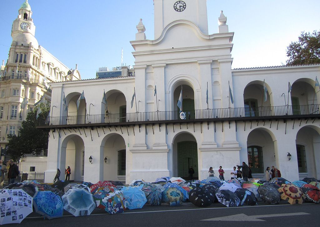 LUCIA TORRES «Paraguas del Cabildo en el Bicentenario» Año 2011