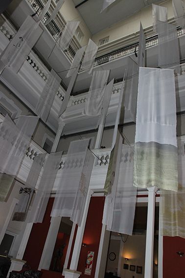 LUCIA TORRES - Instalación «Migrante» en María Elena Kavetz Gallery, Córdoba