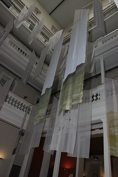 LUCIA TORRES - Instalación «Migrante» en María Elena Kavetz Gallery, Córdoba