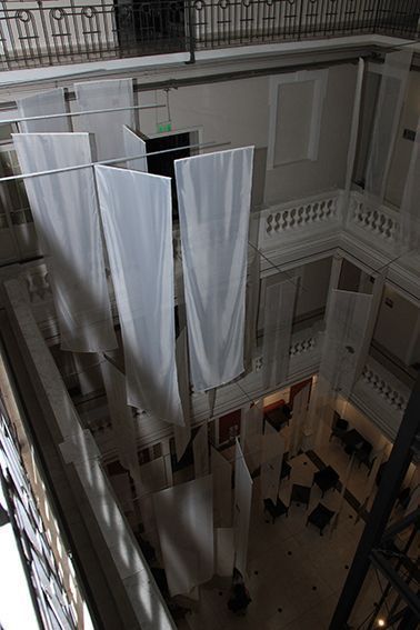 LUCIA TORRES - Instalación «Migrante» en María Elena Kavetz Gallery, Córdoba