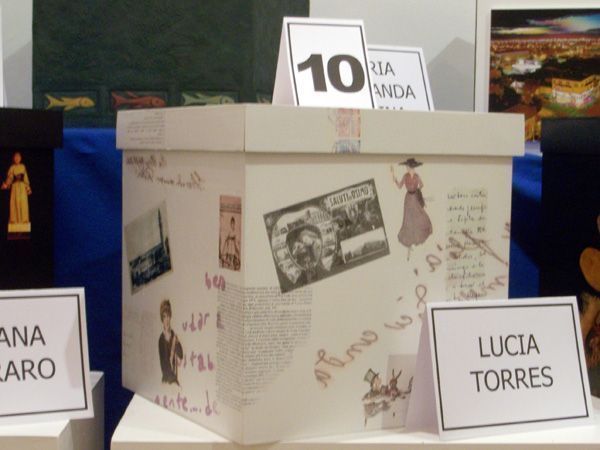 LUCIA TORRES «JUEGOS Y JUGUETES V» Caja 01 - 30x26,1cm - Museo de Arte «Eduardo Minnicelli» Año 2006