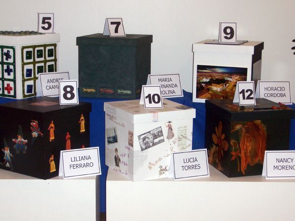 LUCIA TORRES «JUEGOS Y JUGUETES V» Museo de Arte «Eduardo Minnicelli» Año 2006