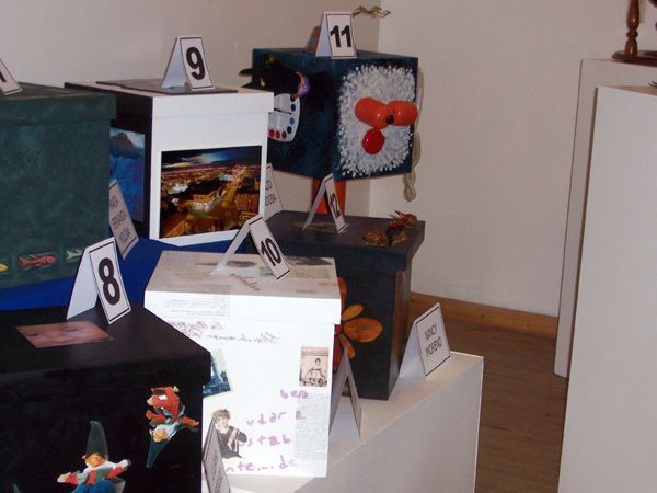 LUCIA TORRES «JUEGOS Y JUGUETES V» Museo de Arte «Eduardo Minnicelli» Año 2006