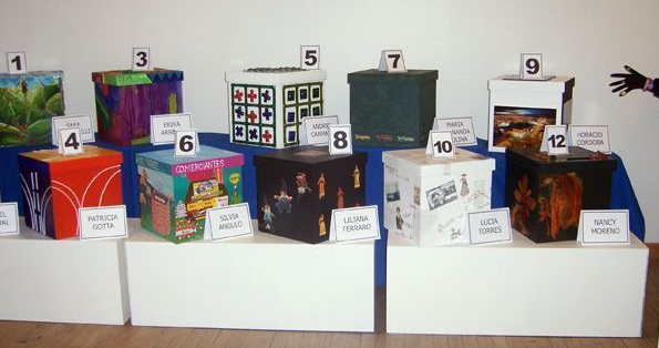 LUCIA TORRES «JUEGOS Y JUGUETES V» Museo de Arte «Eduardo Minnicelli» Año 2006