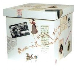 LUCIA TORRES «JUEGOS Y JUGUETES V» Caja A1 - 30x26,1cm - Museo de Arte «Eduardo Minnicelli» Año 2006