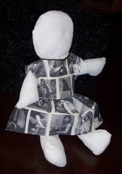 LUCÍA TORRES «NI CON EL PÉTALO DE UNA ROSA» Técnica mixta 30x22,5cm - Año 2009