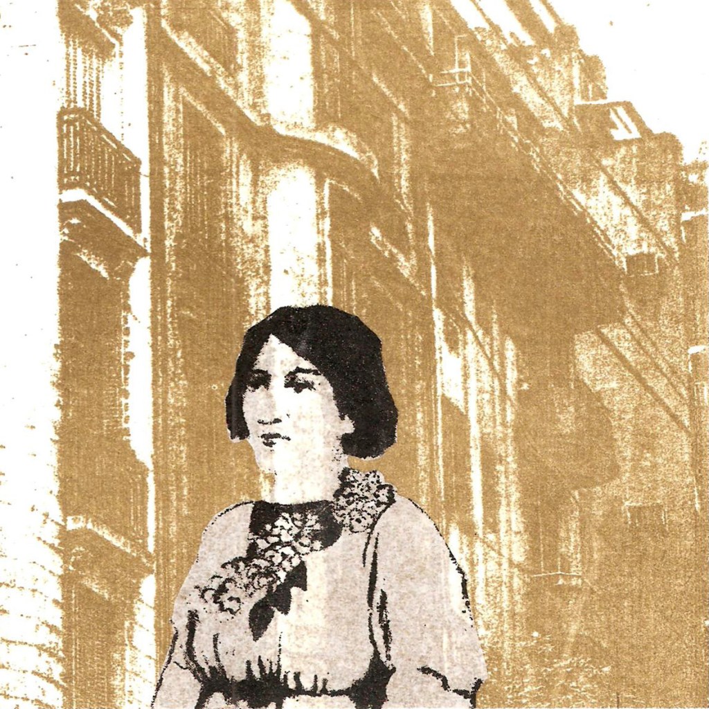 LUCIA TORRES «MIGRANTE» 130 - Litopoliester 10x10cm - Año 2015