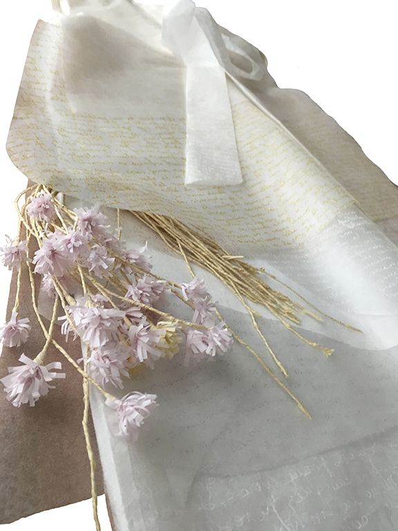 LUCIA TORRES «Piel de Papel» Papel Rayón, papel de seda, tintas de gel - Tamaño natural - Año 2017