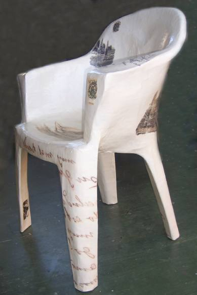 LUCIA TORRES «LO QUE QUEDA DEL VIAJE» en «La Casa del Artista» Técnica mixta - Año 2009