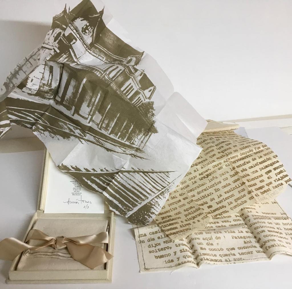 «LUCIA TORRES, en «ENTRE PAPELES» Constelaciongráfica, ICANA White Hall, CABA