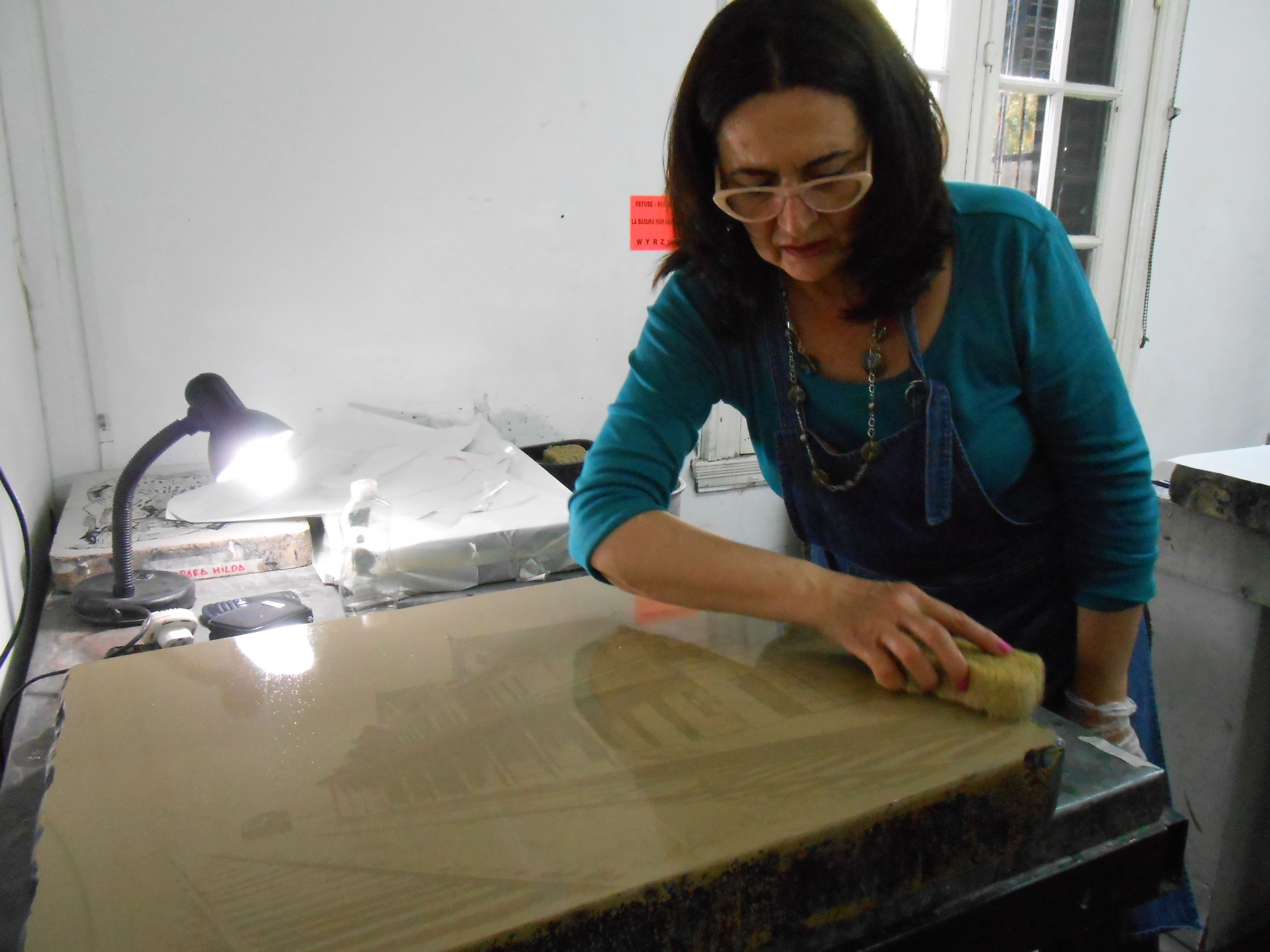 LUCIA TORRES - Proceso de impresión de la pieza «Migrante 102 - Estación Puerto Deseado»