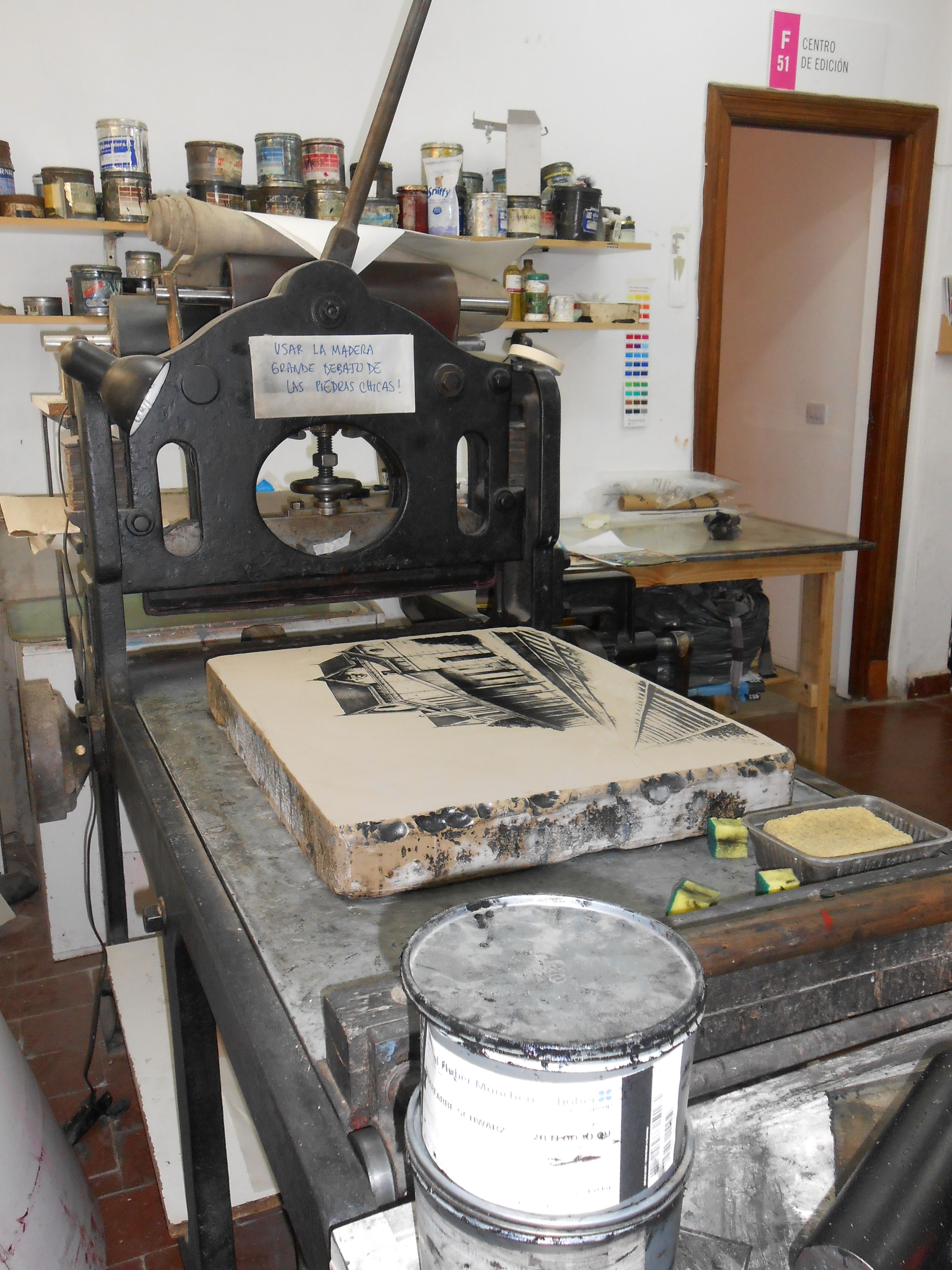 LUCIA TORRES - Proceso de impresión de la pieza «Migrante 102 - Estación Puerto Deseado»