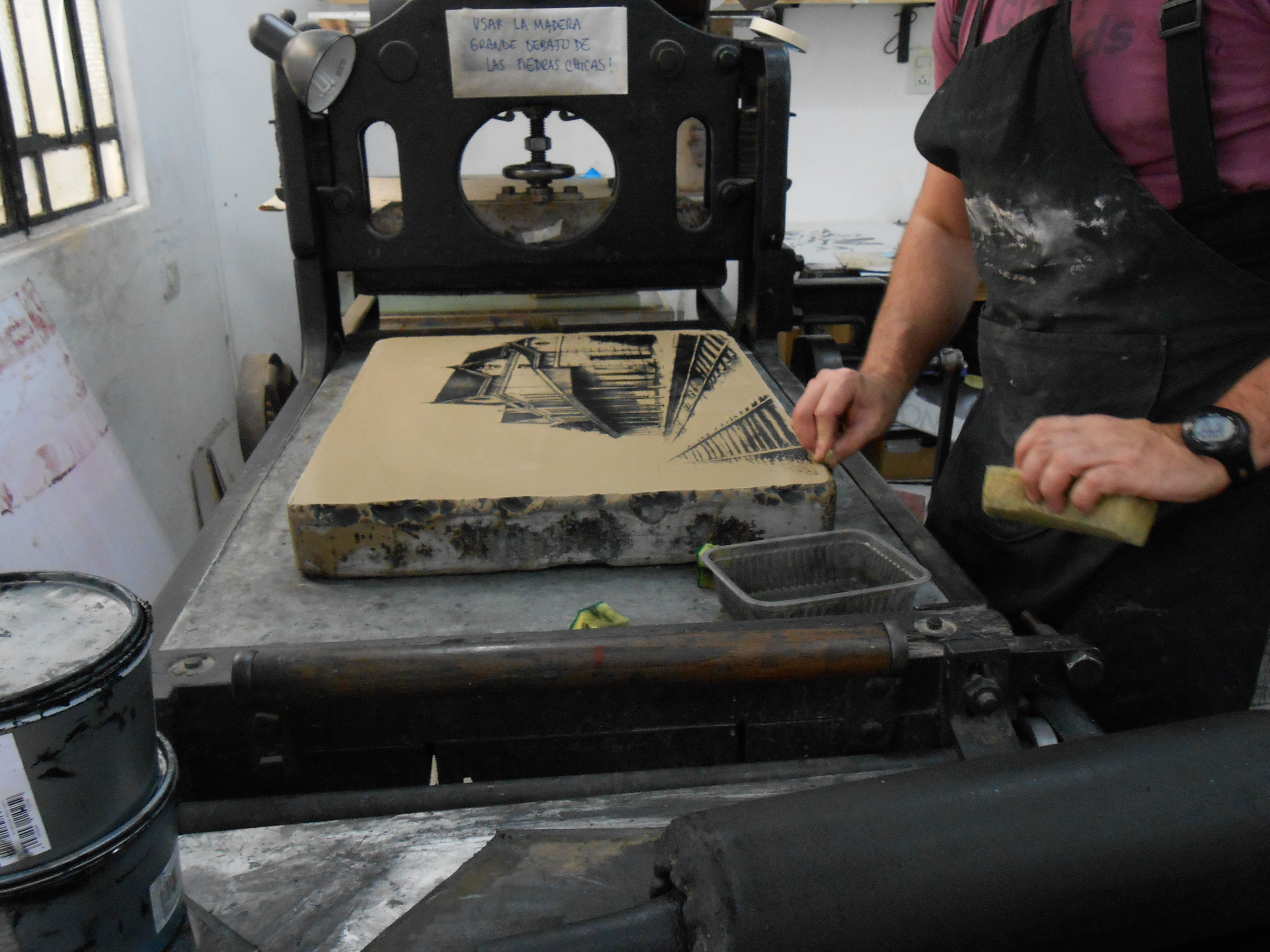 LUCIA TORRES - Proceso de impresión de la pieza «Migrante 102 - Estación Puerto Deseado»