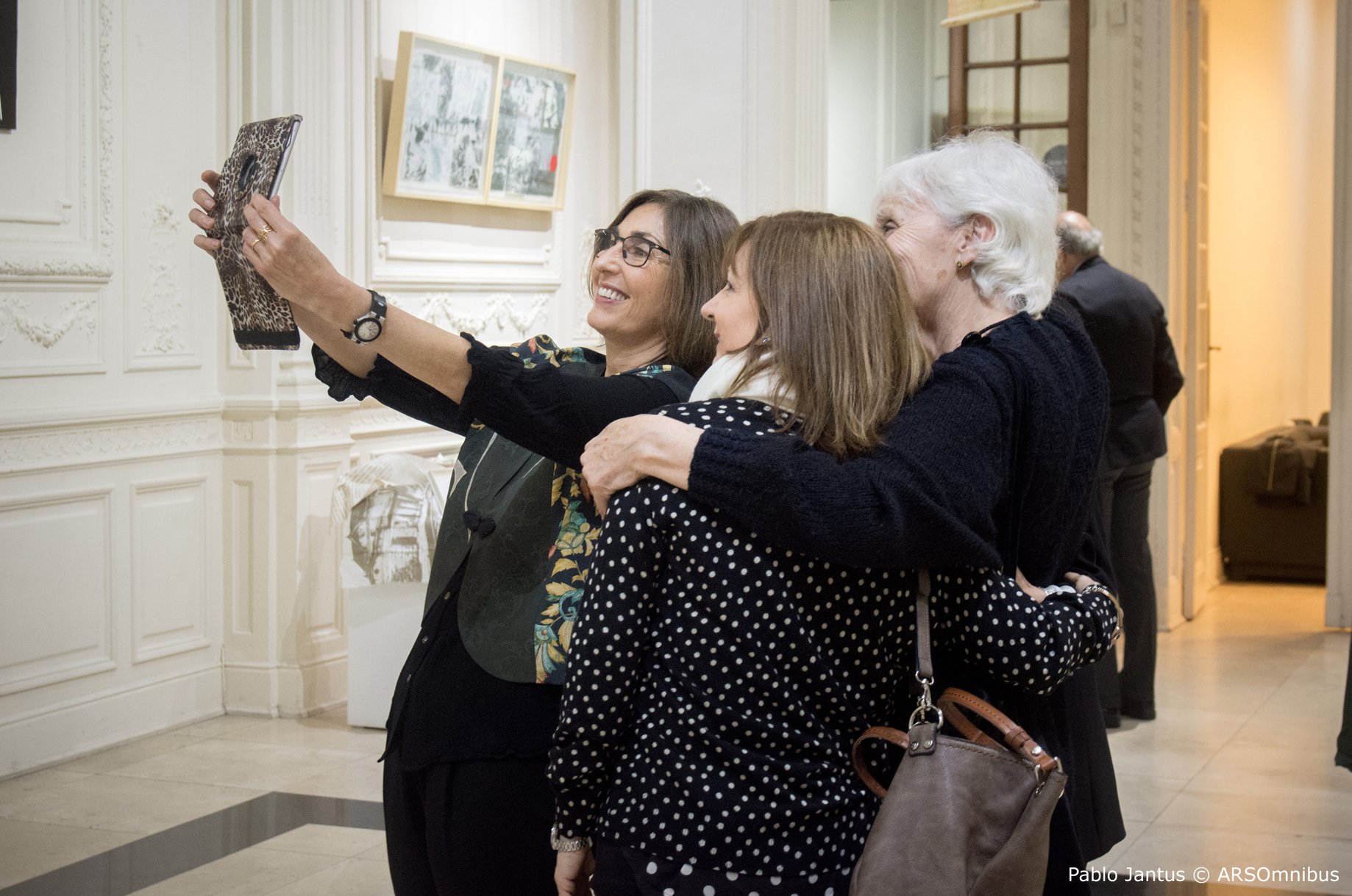 «ENTRE PAPELES» Constelaciongráfica, ICANA White Hall, CABA