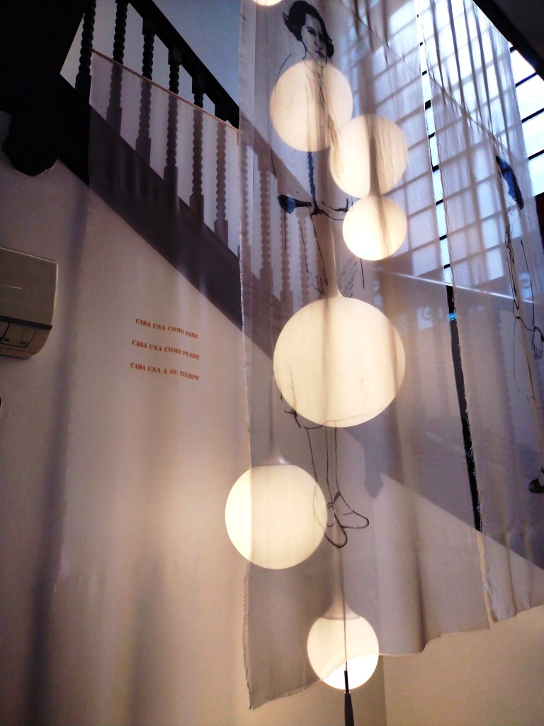 LUCIA TORRES - Instalación «MIGRANTE» en María Elena Kravetz Gallery, Córdoba