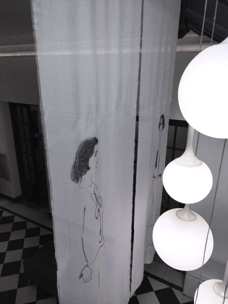 LUCIA TORRES - Instalación «MIGRANTE» en María Elena Kravetz Gallery, Córdoba