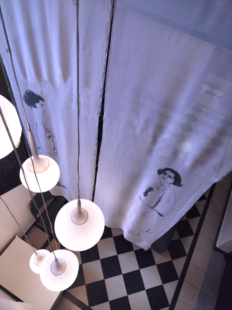 LUCIA TORRES - Instalación «MIGRANTE» en María Elena Kravetz Gallery, Córdoba