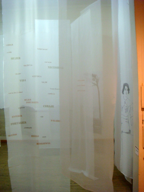 LUCIA TORRES - Instalación «MIGRANTE» en el Museo de Arte Eduardo Minnicelli