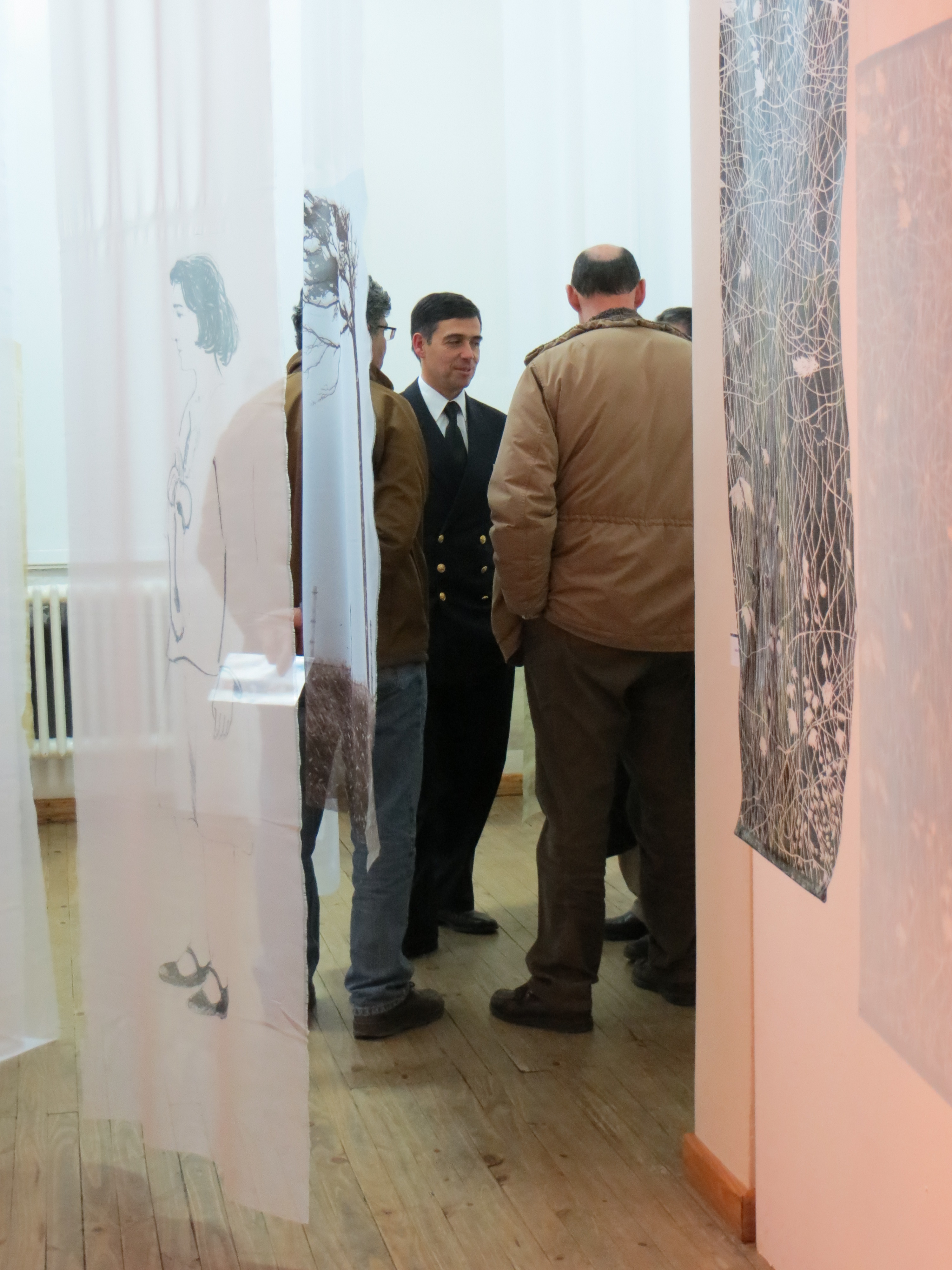 LUCIA TORRES - Instalación MIGRANTE en «NATURALEZA Y URBANISMO» con «GRUPO 5» en el Museo de Arte Eduardo Minnicelli, Río Gallegos