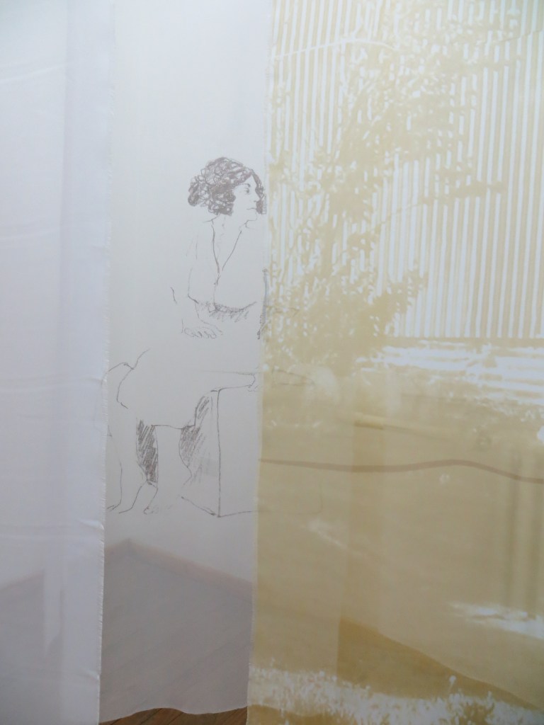 LUCIA TORRES - Instalación «MIGRANTE» en el Museo de Arte Eduardo Minnicelli